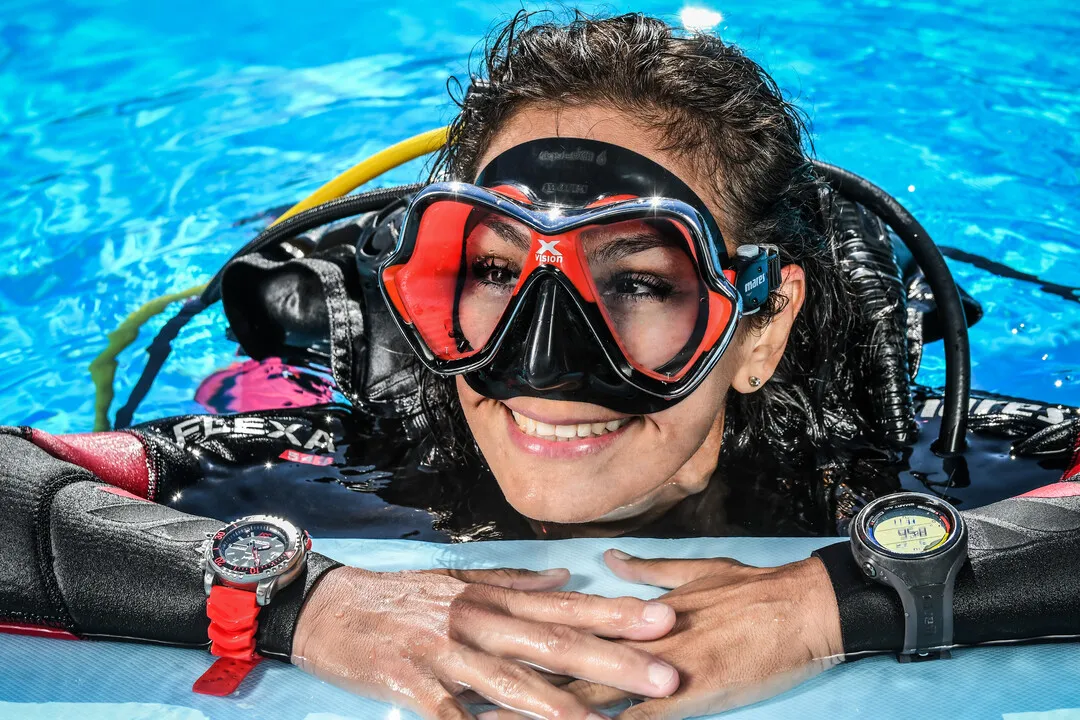 Diving Beyond Limits - Deine Tauchschule in St. Pölten - Glückliche Taucherin bei Ihrem Start in Ihren Tauchkurs