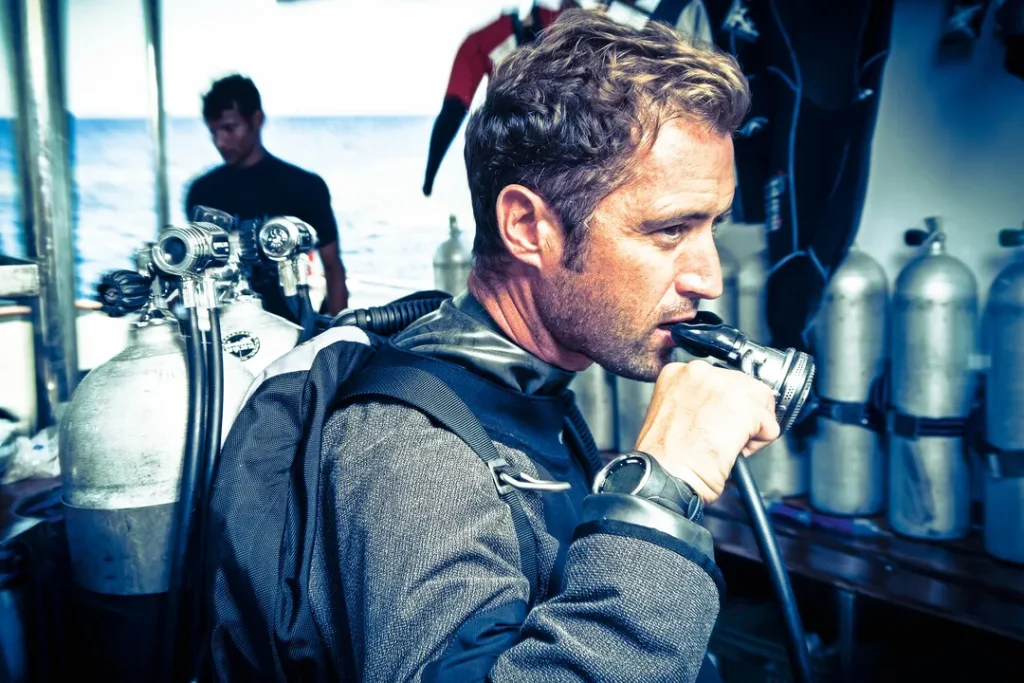 Diving Beyond Limits - Deine Tauchschule in St. Pölten - Tec Taucher bei der Tauchgangs-Vorbereitung